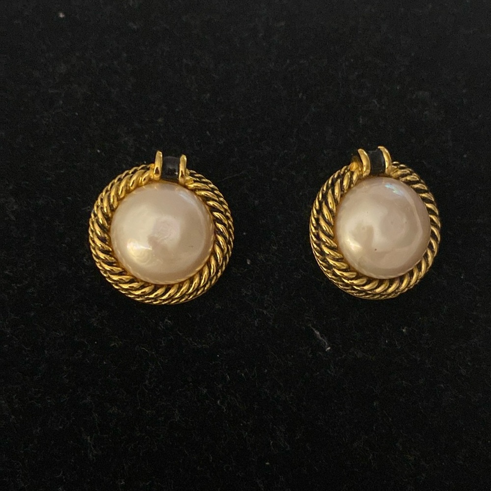 Vintage Chanel Pearl Earrings